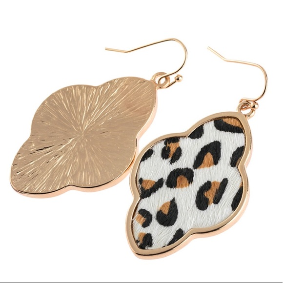 NWT Unique Chic Leopard Print Quatrefoil Earrings - Picture 2 of 2